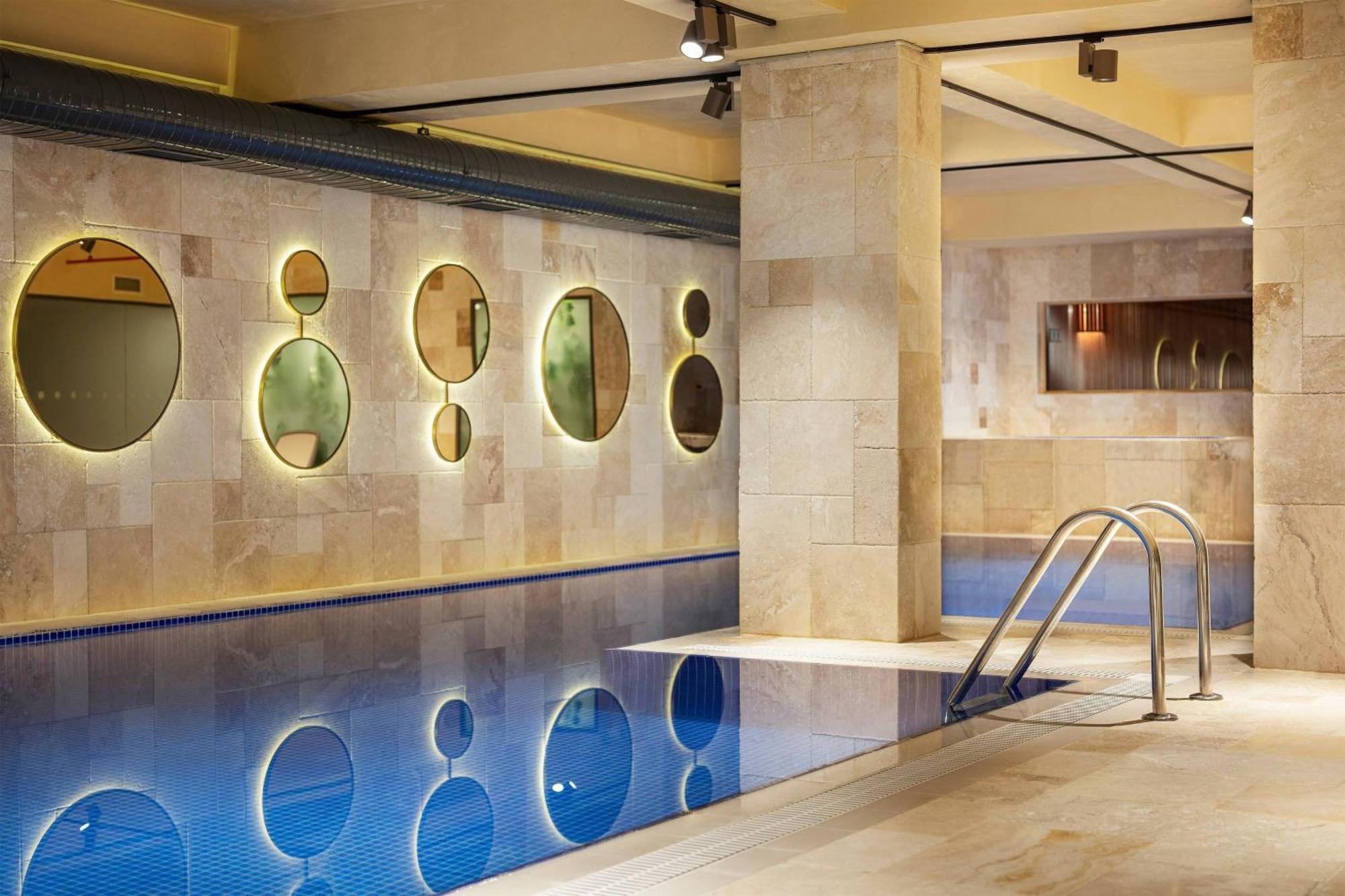 Delta Hotels by Marriott Istanbul Kagithane Exteriör bild