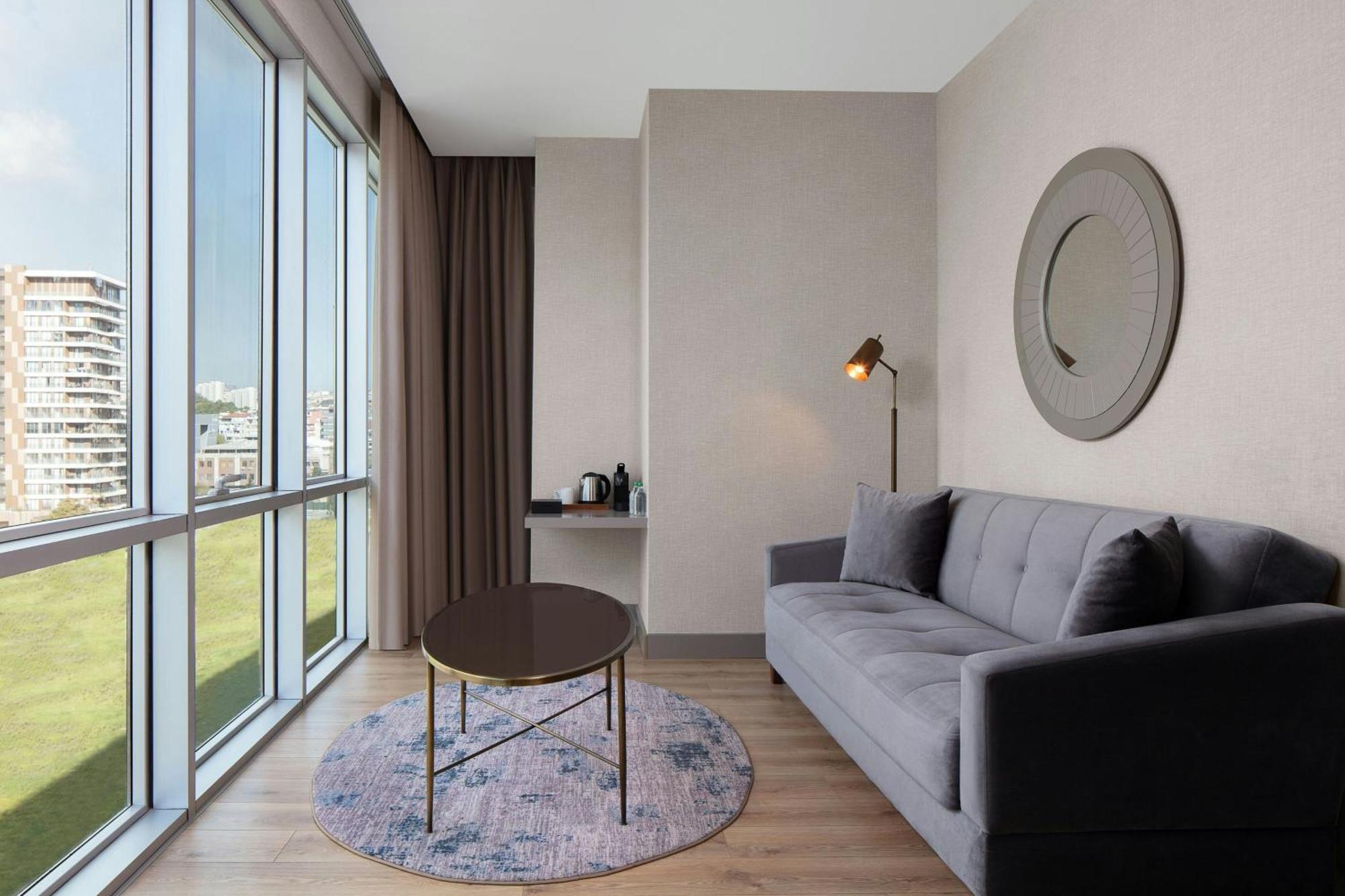 Delta Hotels by Marriott Istanbul Kagithane Exteriör bild
